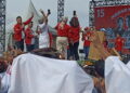 Ormas HBB (Horas Bangso Batak) meriahkan Konser Solidaritas dan Kampanye Akbar PSI yang berlangsung meriah di Lapangan Reformasi Jalan Besar Tembung Desa Bandar Klippa Kecamatan Percut Sei Tuan, Sumatera Utara, Rabu (24/1/2024).
