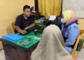 Dua wanita korban penganiayaan, yakni DH (40) alamat Kotasiantar dan RH (45) alamat Jalan Abri Kecamatan Panyabungan, melaporkan AS (42) ke Polsek Panyabungan, Kamis (25/1/2024), Sekira pukul 15.00 WIB.