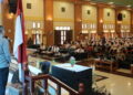 Kapolda Sumut Irjen Pol Agung Setya Imam Effendi memberikan kuliah umum kebangsaan kepada ribuan mahasiswa Institut Kesehatan Deli Husada Delitua, Selasa (23/1/2024).