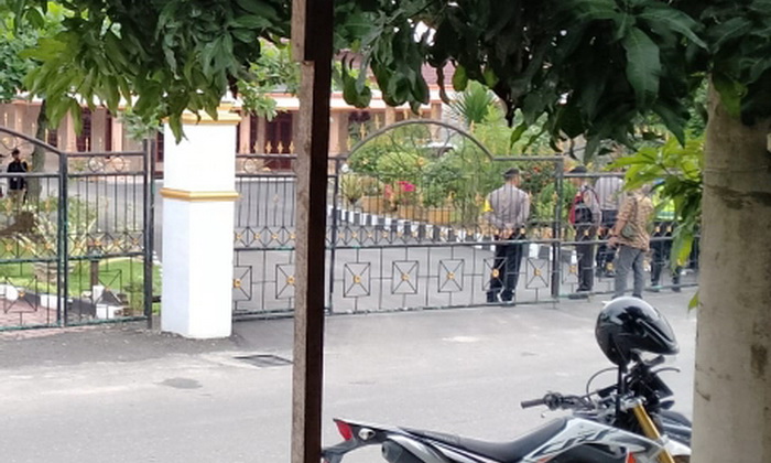 Informasi beredar, Kamis (11/1/2024), Bupati Labuhanbatu EAR terjaring OTT (operasi tangkap tangan) oleh Penyidik KPK (Komisi Pemberantasan Korupsi).