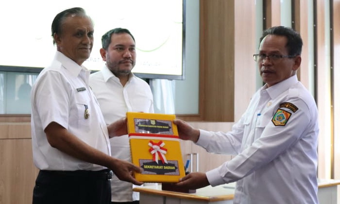 Bupati Franc Bernhard Tumanggor memimpin Rapat Kerja Awal Tahun 2024 bagi segenap jajaran Pemkab Pakpak Bharat di Ruang Rapat Garuda, Kompleks Kantor Bupati Pakpak Bharat, Rabu (10/1/2024).