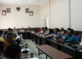 Sekretaris Daerah Pakpak Bharat Jalan Berutu SPd MM memimpin Rapat Koordinasi Lintas Organisasi Perangkat Daerah Pemerintah Kabupaten Pakpak Bharat di Ruang Rapat Nusantara, Kompleks Kantor Bupati Pakpak Bharat, Jumat (12/1/2024).