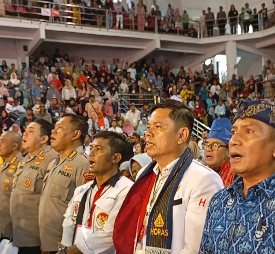 Ratusan massa HBB (Horas Bangso Batak) menghadiri dan menyukseskan acara 'Bakti Kesehatan dan Bakti Sosial Polri Presisi 2024 untuk Negeri di Polda Kepulauan Riau Bersama Wakapolri Komjen Pol Drs Agus Andrianto SH MM'.