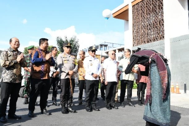 Bupati Samosir Vandiko Timotius Gultom ST mengapresiasi Grand Opening Marianna Ressort and Convention Center Tuktuk, Samosir, di Tuktuk Siadong, Kecamatan Simanindo, Jumat (23/2/2024).