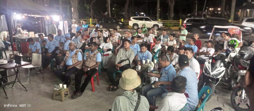 Keberadaan Posko Relawan dan Penggalangan Prabowo-Gibran di Jalan Gajah Mada Medan yang terus mendapat simpati dan antusias warga, akhirnya terluapkan dalam nonton bareng, Minggu malam (4/2//2024).