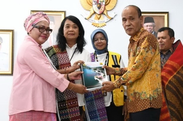 Wakil Bupati Samosir Martua Sitanggang menjamu Direktur Jendral Cipta Karya Diana Kusumastuti dan rombongan di Rumah Dinas Bupati Samosir, Rabu (7/2/2024).