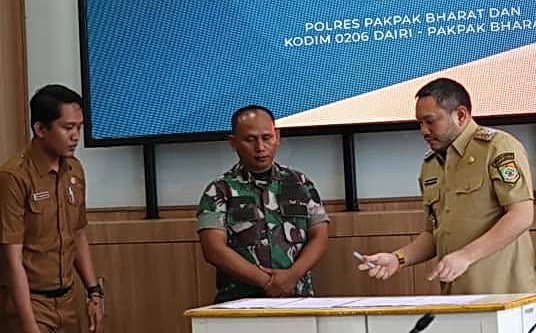 Bupati Pakpak Bharat, Franc Bernhard Tumanggor menandatangani Naskah Perjanjian Hibah Daerah (NPHD) bersama Kodim 0206/Dairi dan Polres Pakpak Bharat dalam rangka pengamanan Pilkada Pakpak Bharat 2024