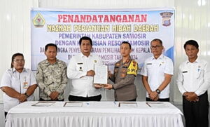 Dalam rangka pengamanan pilkada, Bupati Samosir Vandiko T Gultom dan Kapolres Samosir Yogie Hardiman melakukan Penandatanganan Naskah Perjanjian Hibah Daerah (NPHD), di Rumah Dinas Bupati Samosir, Rabu (27/3/2024).