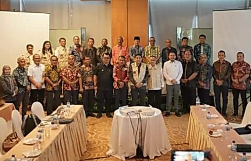 Bupati Pakpak Bharat Franc Bernhard Tumanggor menghadiri Rapat Sinkronisasi Rencana Aksi Daerah (RAD) Provinsi Sumatera Utara Pencegahan dan Penanggulangan Ekstremisme.