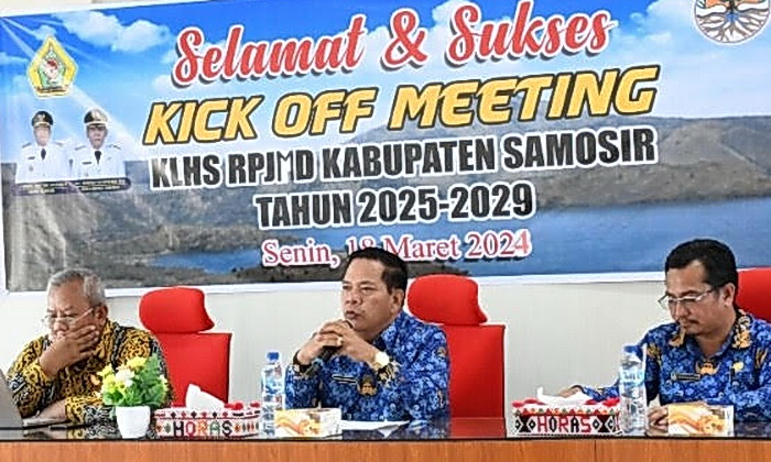 Bupati Samosir melalui Asisten Perekonomian dan Pembangunan Hotraja Sitanggang ST MM membuka Konsultasi Publik (Kick of Meeting) Kajian Lingkungan Hidup Strategis (KLHS) Rencana Pembangunan Jangka Menengah Daerah (RPJMD) Kabupaten Samosir 2025-2029.