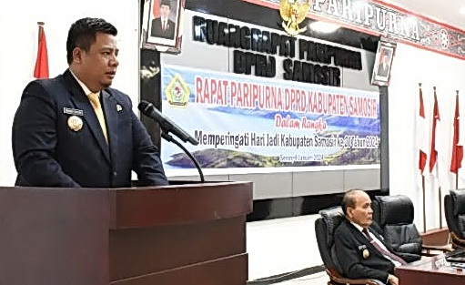 Dalam rangka memperingati Hari Jadi Ke-20 Kabupaten Samosir Tahun 2024, DPRD Kabupaten Samosir menggelar Rapat Paripurna di Ruang Rapat Paripurna, Gedung DPRD Kabupaten Samosir, Komplek Perkantoran Parbaba, Senin (8/1/2024).