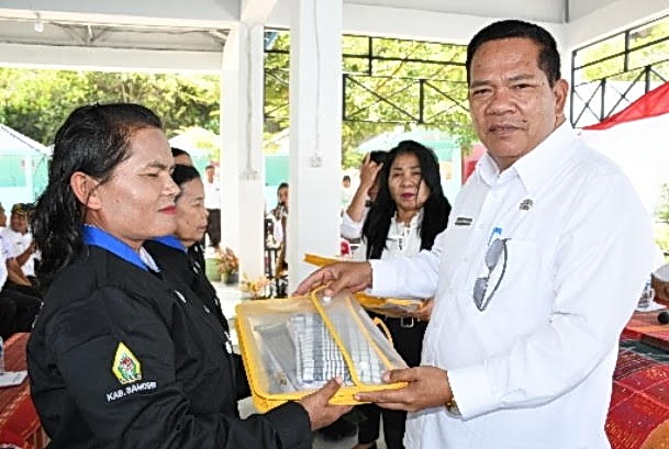 Pemkab Samosir melalui Balai Latihan Kerja (BLK) Dinas Koperasi, Usaha Mikro Kecil Menengah, Tenaga Kerja, Perindustrian dan Perdagangan melakukan pelatihan kuliner berbasis kompetensi pengolahan hasil pertanian pembuatan roti dan kue bagi pelaku UMKM di Objek Wisata Lagundi, Desa Sitamiang, Onanrunggu, Rabu (13/3/2024).