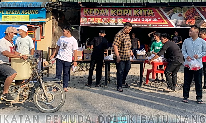 Memaknai Bulan Ramadhan, Ikatan Pemuda Dolok Batu Nanggar (IPDBN) menggelar bagi takjil gratis dan buka puasa bersama. Kegiatan ini dalam rangka menebar kebaikan di Bulan Suci Ramadhan.