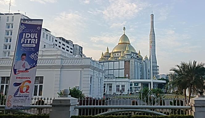 jemaah Salat Idulfitri 1445 Hijriah, agar bisa memarkirkan kendaraan roda empat di halaman Kantor Gubernur Sumatera Utara.