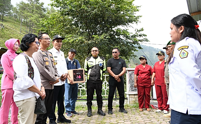 Dalam rangka libur Lebaran, Wakil Bupati Samosir Martua Sitanggang bersama Forkopimda monitor Pos Pelayanan Idulfitri 1445H Tahun 2024, Selasa (9/4/2024).