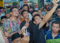 Wali Kota Medan Bobby Nasution mengajak anak yatim dhuafa belanja pakaian dan perlengkapan Lebaran, di Ramayana Teladan Jalan Sisingamangaraja Medan, Minggu (7/4/2024).