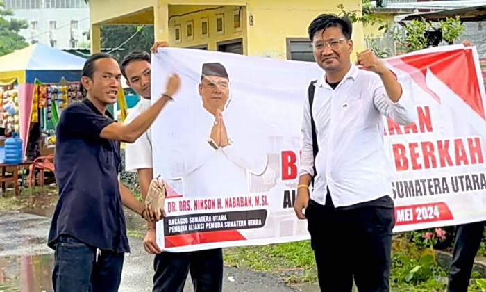 Tokoh masyarakat Sumatera Utara, Dr Nikson Nababan MSi, menunjukkan kepeduliannya kepada masyarakat kecil di Kota Medan. Lewat Aliansi Pemuda Sumatera Utara, ia berbagi makan siang kepada para 'pejuang jalanan'.