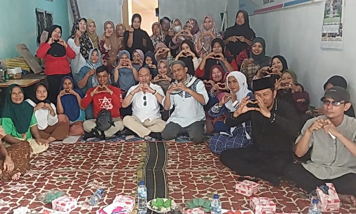Warga Dusun Sei Tontong, Desa Melati II, Kecamatan Perbaungan, Kabupaten Serdang Bedagai, Sumatera Utara, senang bertemu dengan Nikson Nababan, bakal calon Gubernur Sumut di Pilgub Sumut 2024.