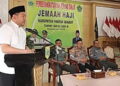 Bupati Pakpak Bharat Franc Bernhard Tumanggor lepas keberangkatan Jemaah Calon Haji Kabupaten Pakpak Bharat Tahun 2024 di Aula Bale Sada Arih, Kantor Bupati Pakpak Bharat, Selasa (4/6/2024).