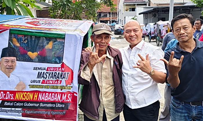 Ratusan penarik becak bermotor se-Kota Medan hadiri kegiatan bakti sosial yang dilaksanakan di Posko Nikson Nababan Center Jalan Sei Seruai No 33 Medan, Rabu (12/6/2024) pagi.