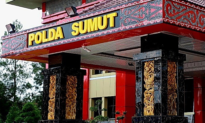 Sejumlah wartawan di Kota Medan, Jumat (26/7/2024), melaporkan H ke Polda Sumut, terkait dugaan menghambat tugas jurnalistik. H sendiri dalam beberapa kesempatan menyebut dirinya sebagai perwakilan PT Jui Shin Indonesia (JSI).