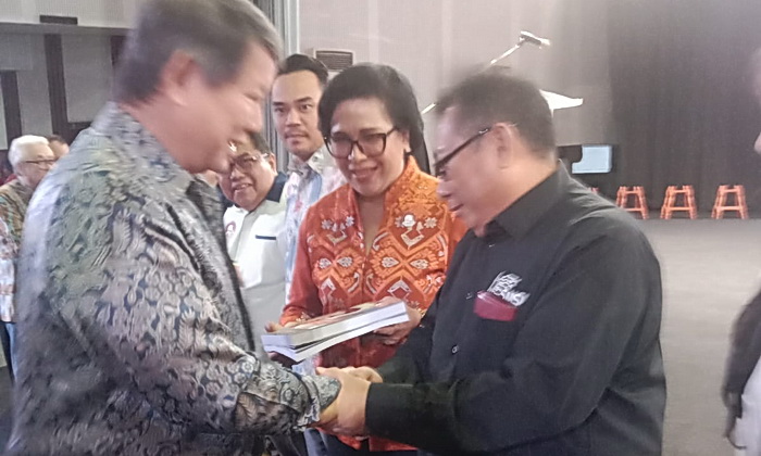 Ketua Umum Serikat Media Siber Indonesia (SMSI) Firdaus yang mengusulkan pemberian gelar kepahlawanan nasional untuk RM Margono Djojohadikusumo, mendapatkan penghargaan dari Forum Masyarakat Indonesia Emas (FORMAS).