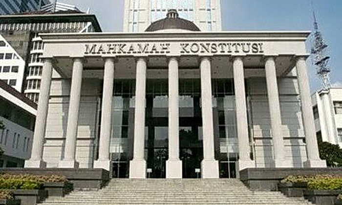 Salman Alfarisi Simanjuntak selaku Ketua Tim Kuasa Hukum Pasangan Calon Bupati dan Calon Wakil Bupati Kabupaten Mandailing Natal (Madina) Nomor Urut 1 'On Ma', H Harun Mustafa Nasution dan H Muhammad Ichwan Husein Nasution SH, menyerahkan puluhan alat bukti baru ke Mahkamah Konstitusi (MK).