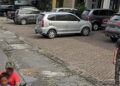 Carut-marut pengelolaan parkir di Kota Medan masih saja terjadi. Tidak hanya parkir di ruas jalan, namun juga pengelolaan parkir di pelataran ruko, yang menjadi pajak dan retribusi daerah.