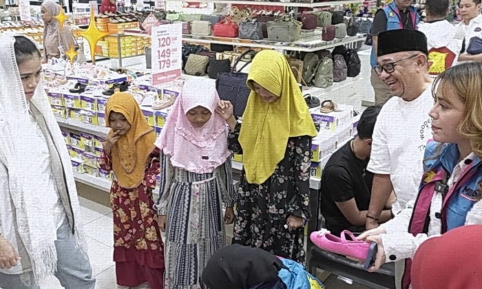 Ramadhan yang penuh berkah menjadi momentum bagi DPD Gerindra Sumut untuk berbagi kebahagiaan dengan anak-anak yatim piatu yang beberapa bulan lalu kehilangan tempat tinggal akibat kebakaran