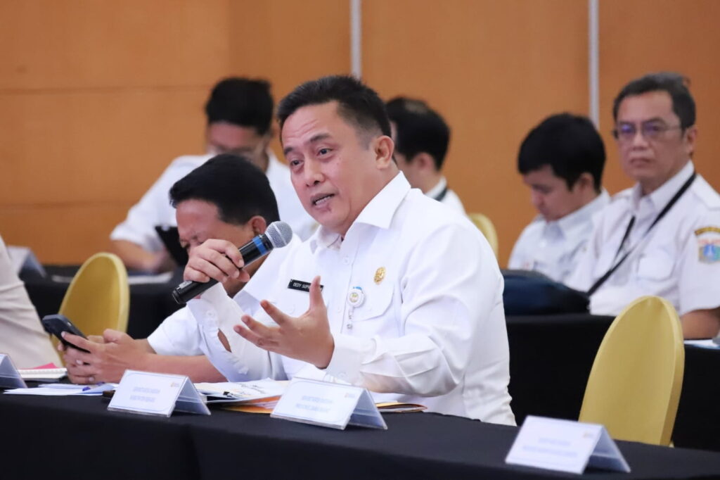 Pemkab Bekasi komit mendukung percepatan pengendalian banjir dan pengadaan tanah di sepanjang aliran Sungai Bekasi-Cikeas-Cileungsi.