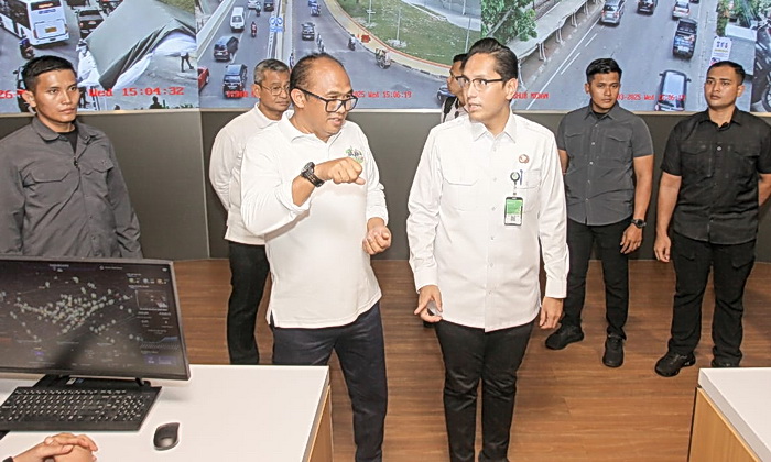 Pengawal pribadi (walpri) Wali Kota Medan Rico Tri Putra Bayu Waas dinilai bertindak berlebihan hingga mengganggu kerja-kerja jurnalistik.