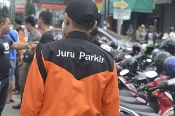 Pemerintah Kota Medan memutuskan untuk mengembalikan sistem parkir dari metode elektronik ke sistem konvensional. Keputusan ini disertai dengan penurunan tarif parkir, sebagai respons terhadap berbagai keluhan masyarakat.