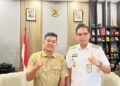Ketua Harian Kawan Bang Riko (KBR), Bangkit Sanjaya bersama Wali Kota Medan Rico Waas. (img)