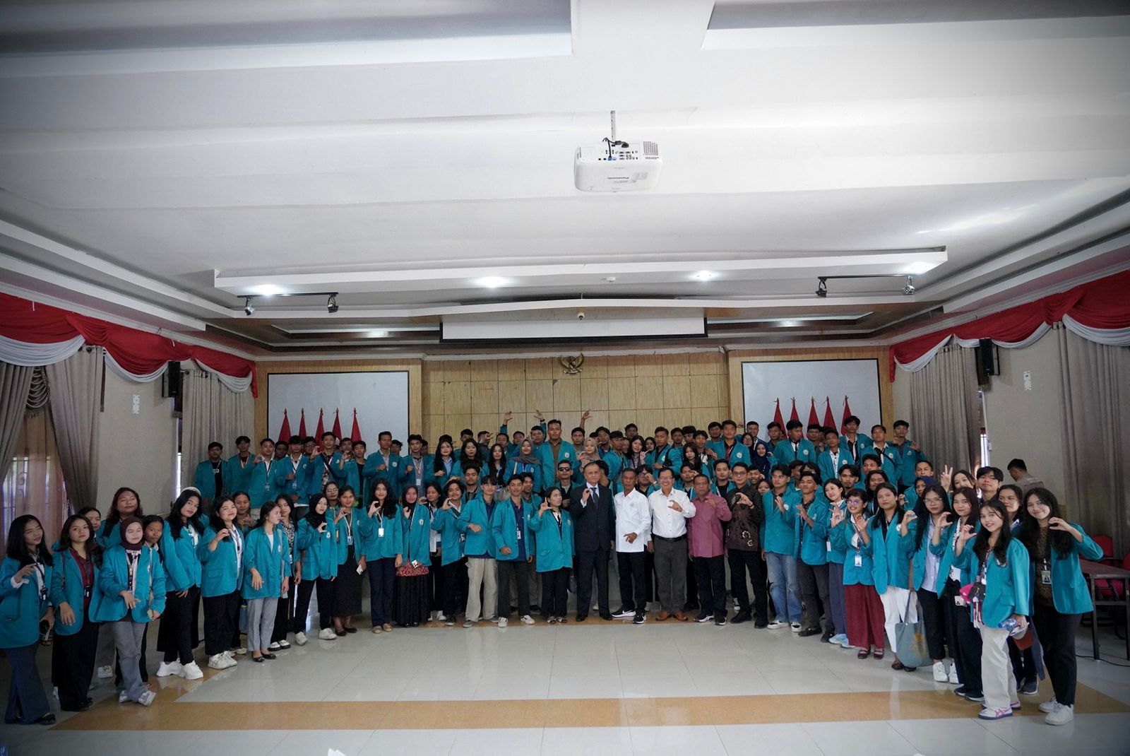 Sebanyak 857 mahasiswa Unimed dari beberapa Fakultas akan melaksanakan Kuliah Kerja Nyata di wilayah Kabupaten Pakpak Bharat.(img)(*)
