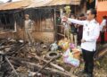 Rico Waas Serahkan Bantuan ke Korban Kebakaran di Jalan Tuba II