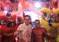 Ribuan Warga Rayakan Imlek Usai Tarawih