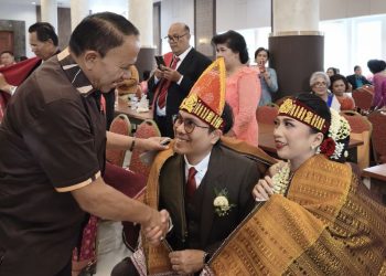 Dr Maruli Siahaan Hadiri Adat Pernikahan di Sopo Godang HKBP Jalan Sudirman Medan