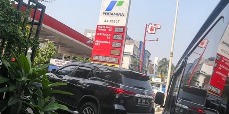 Pertamina Diminta Turunkan Harga BBM Nonsubsidi