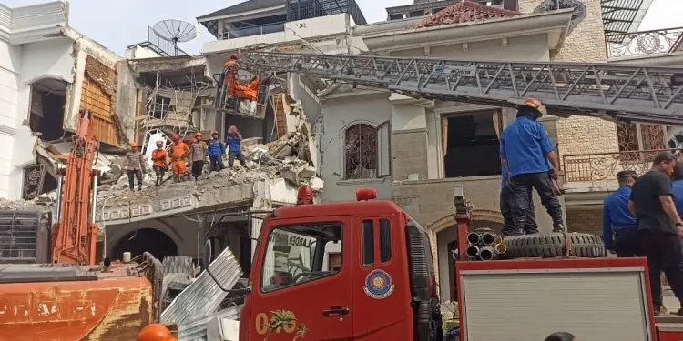 Rumah Meledak di Grand Polonia Tewaskan 3 Orang, Polisi Selidiki Penyebab