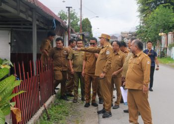 Bupati Taput Targetkan Percepatan Penataan Lokasi Tanggul Jalan Diponegoro