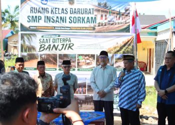 Ketua Umum PP Persis dan Wamen Dikdasmen Kunjungi Sekolah Terdampak Banjir di Sorkam Tapanuli Tengah.