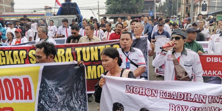 Desak Pencopotan Kapolres, Massa HBB dan TGAPH&K Sindir ‘Prestasi’ Kapolres Tapteng dan Sergai