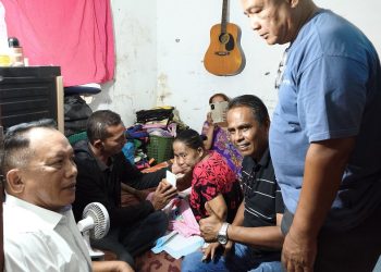 Ketum PPSD Siahaan Jenguk 2 Anggota yang Sedang Sakit di Deli Serdang