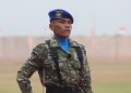 Mayor POM Deddy Siahaan Pimpin Upacara Penurunan Bendera HUT RI di Ujung Timur Indonesia