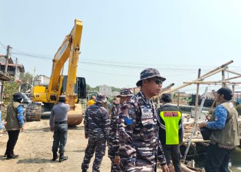 Satpol PP Demak Bongkar Lebih dari 200 Bangunan di Sempadan Sungai Tuntang Lama