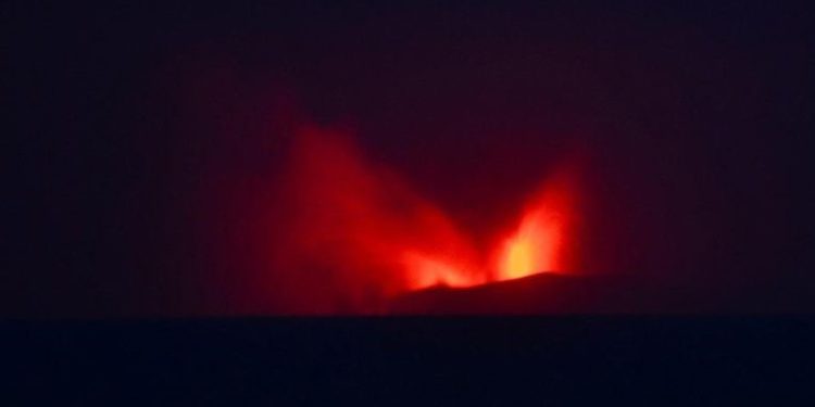 Status Level III, Malam ini Anak Krakatau Erupsi Lagi
