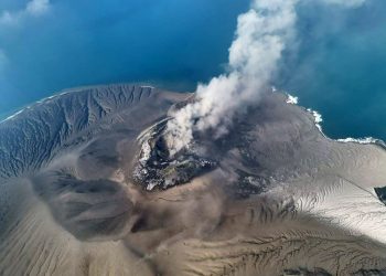 Erupsi Anak Krakatau Tutup 8 Bandara, Seratusan Ribu Penumpang Tertahan