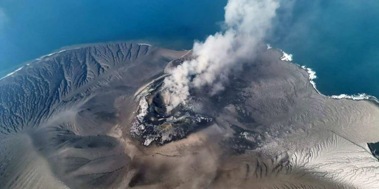 Erupsi Anak Krakatau Tutup 8 Bandara, Seratusan Ribu Penumpang Tertahan