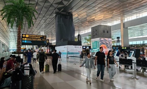 Abu Vulkanik Tutup Bandara Soetta, Penerbangan Dialihkan ke 6 Bandara