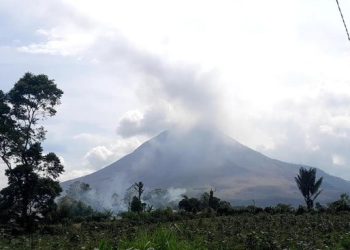 Bukan Hal Aneh Kalau Gunung di RI Erupsi Secara Bersamaan